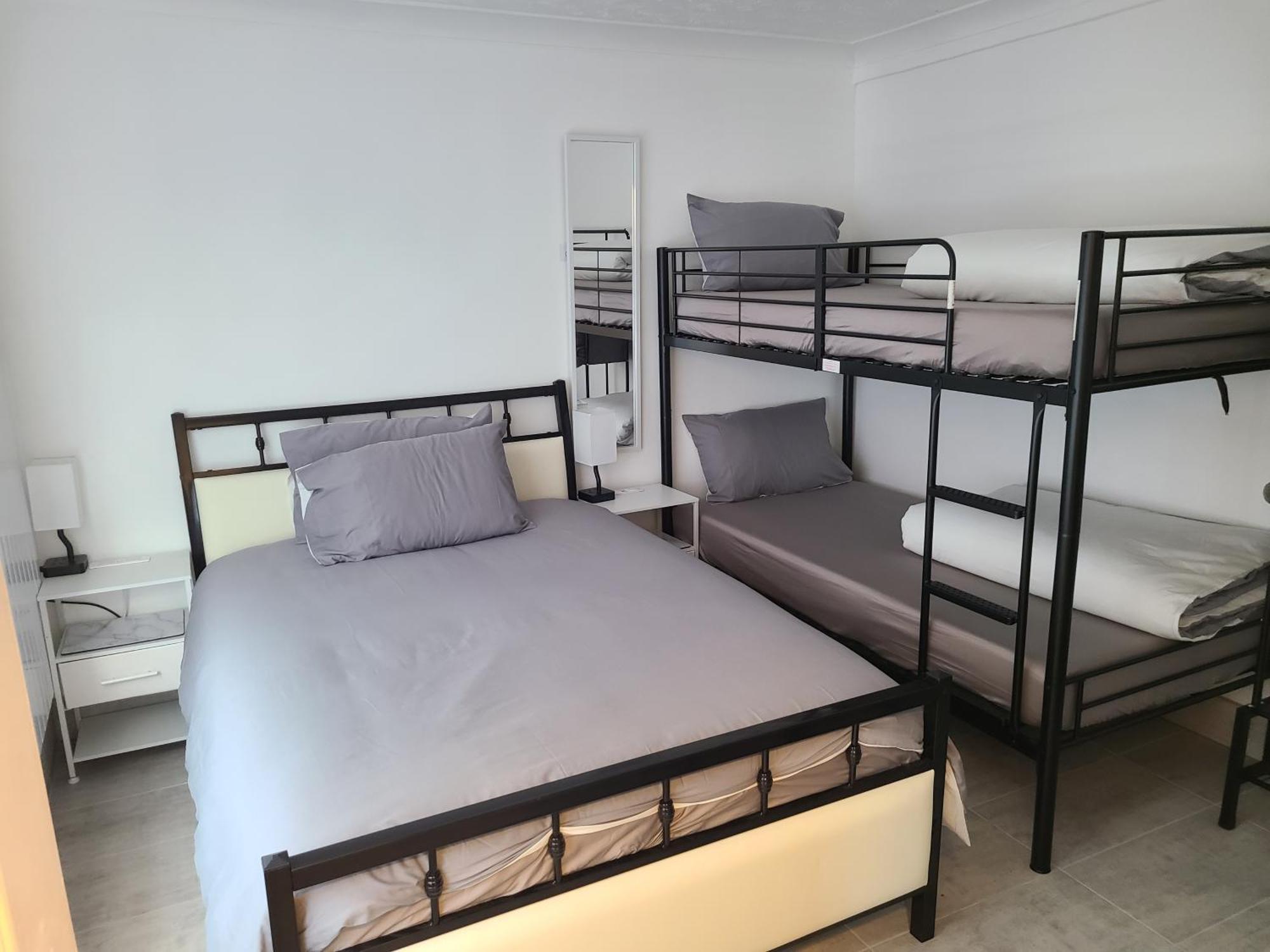 Roomz-Gatwick-London-Airport Parking-Travel Service Ifield Luaran gambar